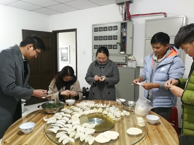 冬至陽生春又來，溫暖感恩促情誼——廣德路項目部舉辦包餃子活動